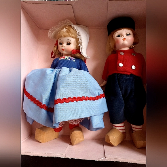 NETHERLAND GIRL & BOY MADAM ALEXANDER DOLLS WITH WOODEN SHOES, 7" TALL - Picture 2 of 2